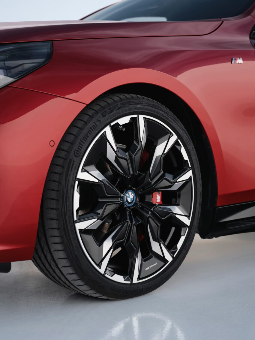 2024 G60/G60E BMW 5 系列大改款全球首发, 包含 i5 纯电动版本, 全新外观与内装设计, 车身尺码更大, iDrive 8.5系统 220609