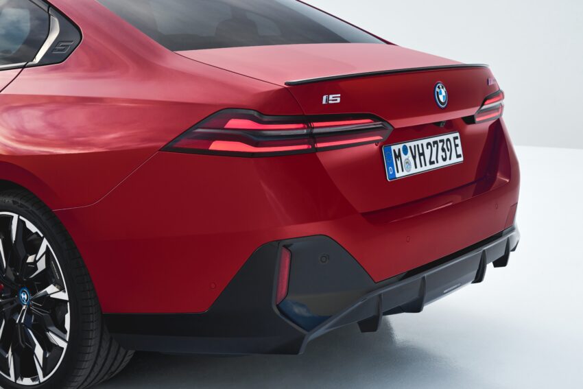 2024 G60/G60E BMW 5 系列大改款全球首发, 包含 i5 纯电动版本, 全新外观与内装设计, 车身尺码更大, iDrive 8.5系统 220611