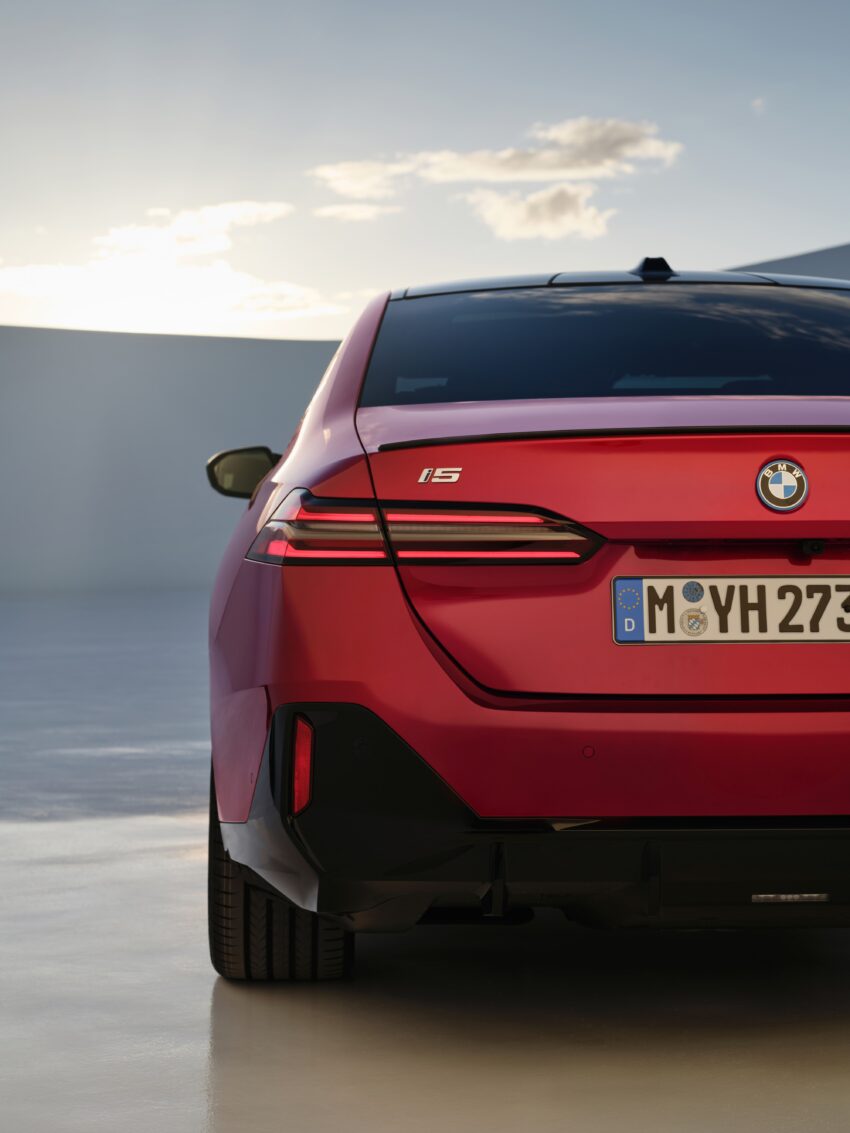 2024 G60/G60E BMW 5 系列大改款全球首发, 包含 i5 纯电动版本, 全新外观与内装设计, 车身尺码更大, iDrive 8.5系统 220613