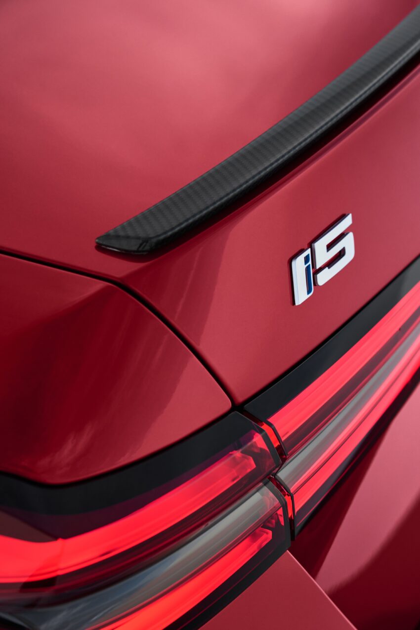 2024 G60/G60E BMW 5 系列大改款全球首发, 包含 i5 纯电动版本, 全新外观与内装设计, 车身尺码更大, iDrive 8.5系统 220615