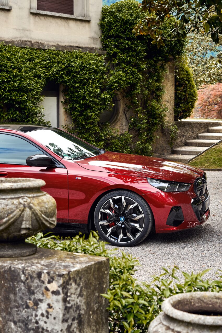 2024 G60/G60E BMW 5 系列大改款全球首发, 包含 i5 纯电动版本, 全新外观与内装设计, 车身尺码更大, iDrive 8.5系统 220637