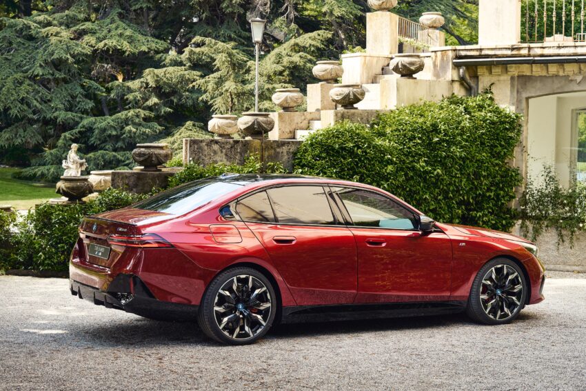 2024 G60/G60E BMW 5 系列大改款全球首发, 包含 i5 纯电动版本, 全新外观与内装设计, 车身尺码更大, iDrive 8.5系统 220640
