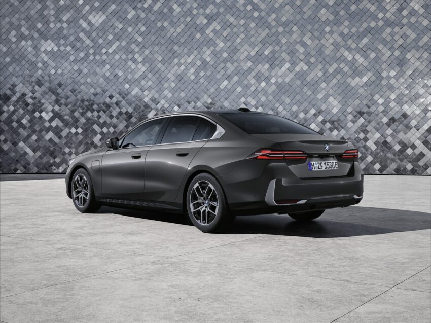 2024 G60/G60E BMW 5 系列大改款全球首发, 包含 i5 纯电动版本, 全新外观与内装设计, 车身尺码更大, iDrive 8.5系统 220527
