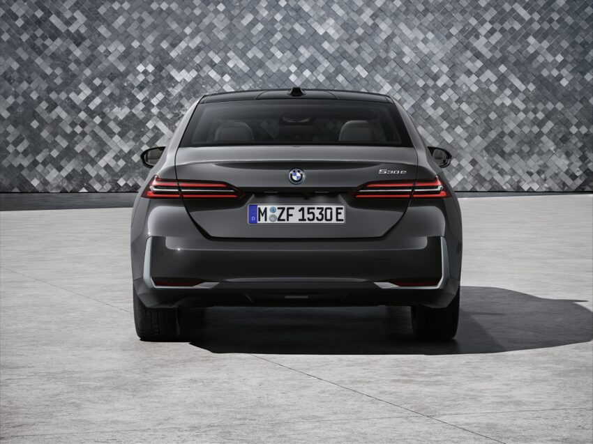 2024 G60/G60E BMW 5 系列大改款全球首发, 包含 i5 纯电动版本, 全新外观与内装设计, 车身尺码更大, iDrive 8.5系统 220528