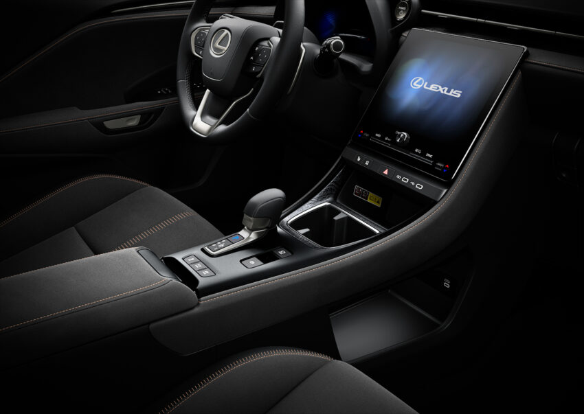 Lexus LBX 系列全球首发, 品牌全新入门级SUV, 搭载1.5L三缸NA Hybrid油电系统, 9.2秒破百, 年尾欧日率先开卖 221802