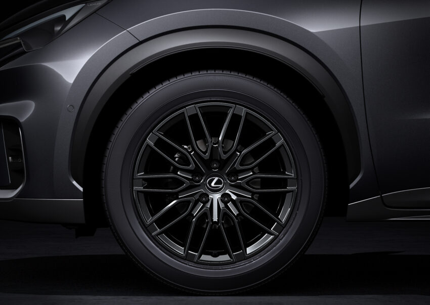 Lexus LBX 系列全球首发, 品牌全新入门级SUV, 搭载1.5L三缸NA Hybrid油电系统, 9.2秒破百, 年尾欧日率先开卖 221794