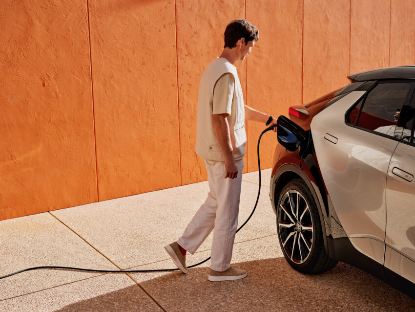 2024 Toyota C-HR 第二代大改款面世, 仅有Hybrid或PHEV 225049