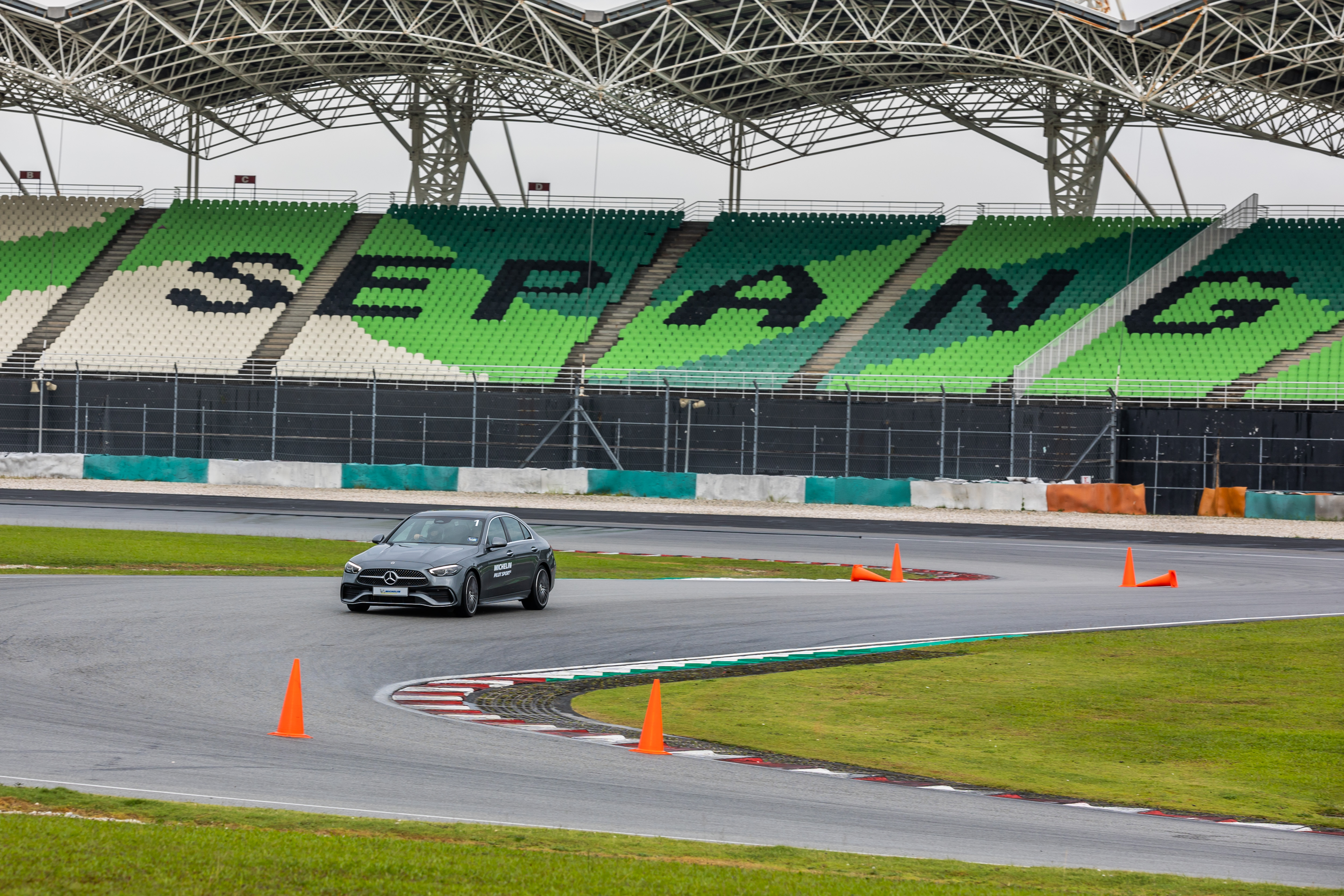 2023 Michelin Brand Experience 活动：下赛道、湿地煞车、绕锥！全面体验 Pilot Sport 5 和 Primacy SUV+ 轮胎