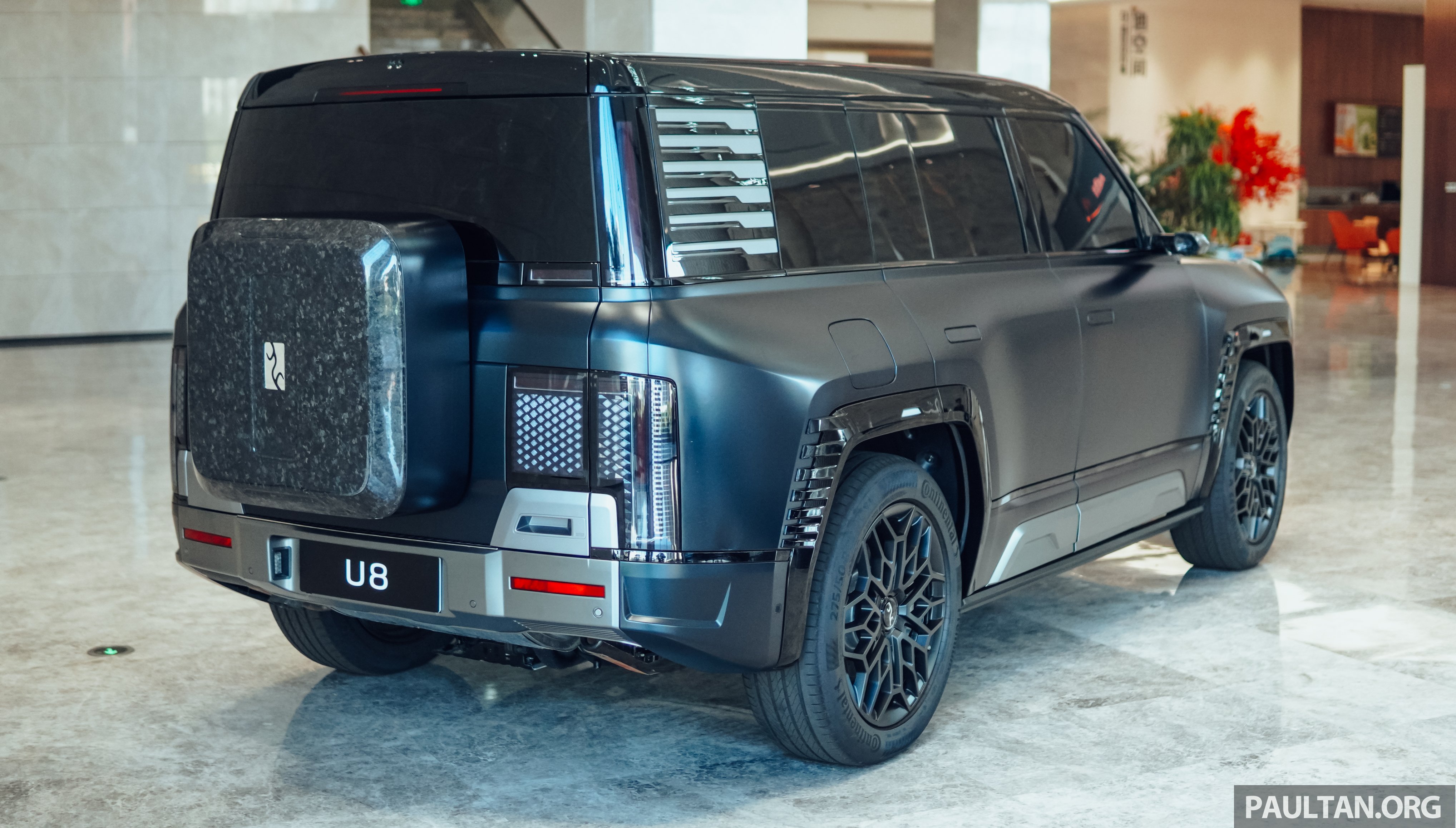 图集：仰望 Yangwang U8 实拍！比亚迪子品牌纯电动豪华SUV，1,304 PS/1,680 Nm 惊人动力！预售110万元人民币