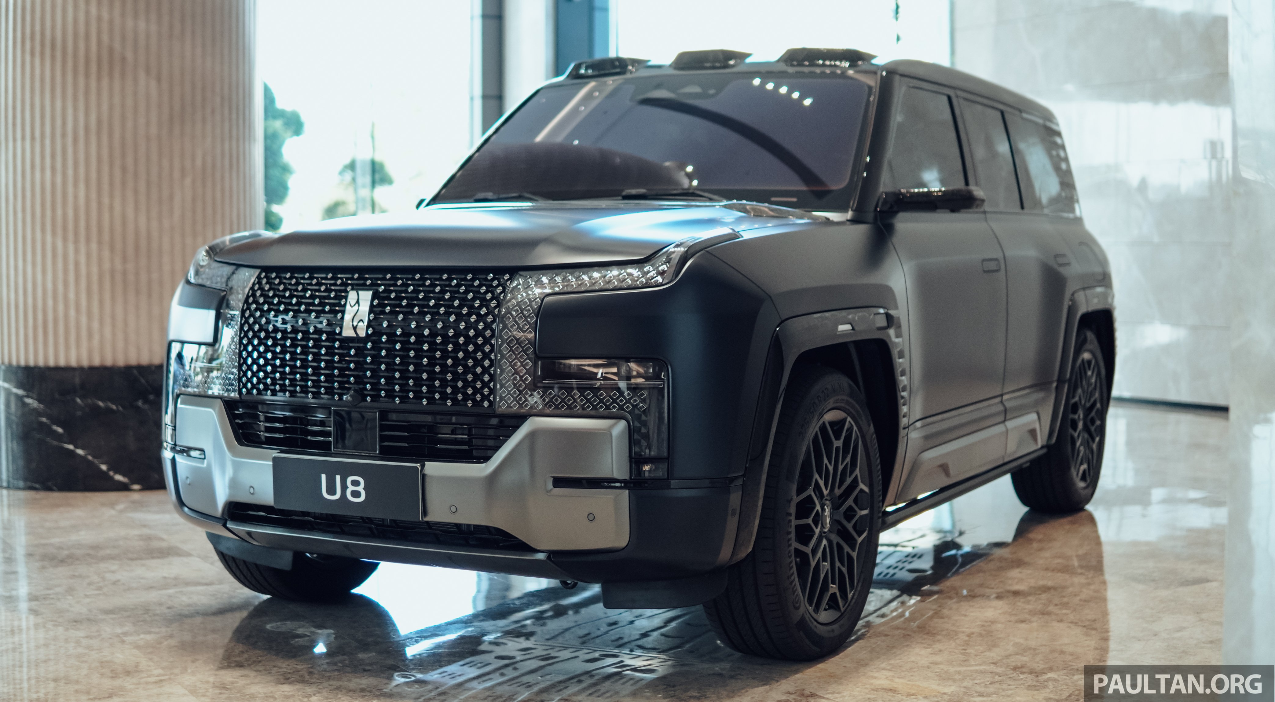 图集：仰望 Yangwang U8 实拍！比亚迪子品牌纯电动豪华SUV，1,304 PS/1,680 Nm 惊人动力！预售110万元人民币