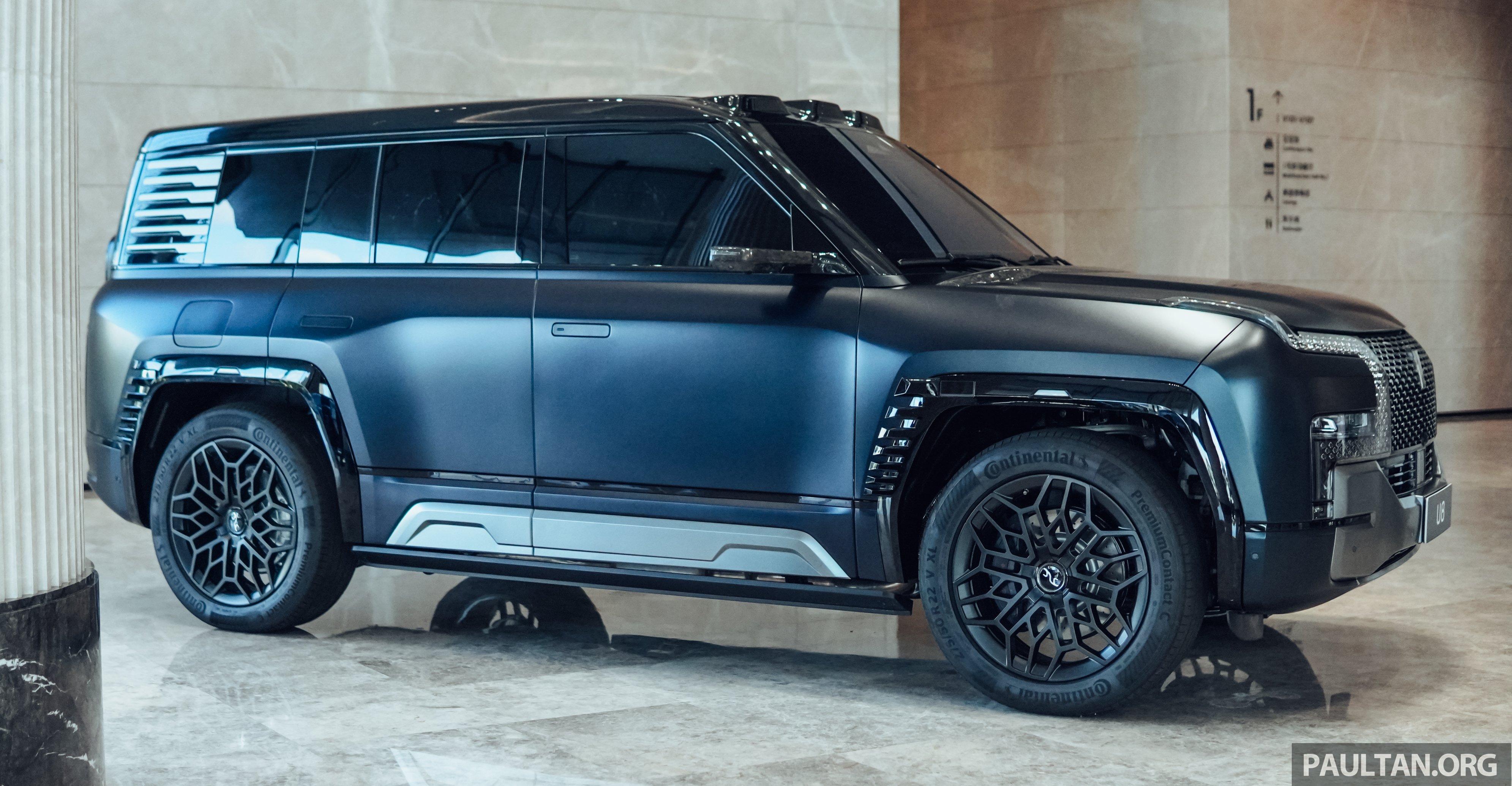 图集：仰望 Yangwang U8 实拍！比亚迪子品牌纯电动豪华SUV，1,304 PS/1,680 Nm 惊人动力！预售110万元人民币