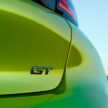 2024 Peugeot 208 小改款面世, 外型更立体更富运动感, 纯电版 e-208 续航里程提升至400公里, 依旧有1.2T引擎可选