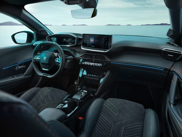 2024 Peugeot 208 小改款面世, 外型更立体更富运动感, 纯电版 e-208 续航里程提升至400公里, 依旧有1.2T引擎可选