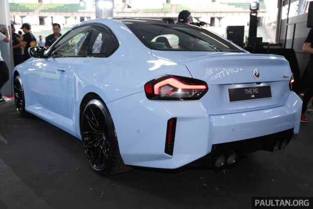 2023 BMW M2 G87 本地亮相, 4.1秒破百, 售价从57.3万起