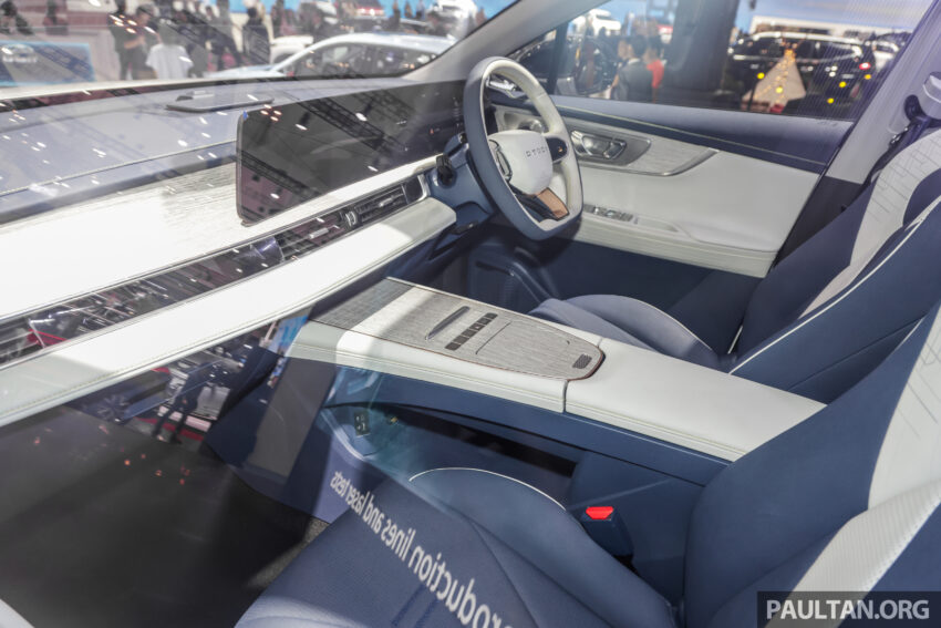 右驾版奇瑞 Chery Omoda 5 EV 现身印尼车展, 明年来马 229812