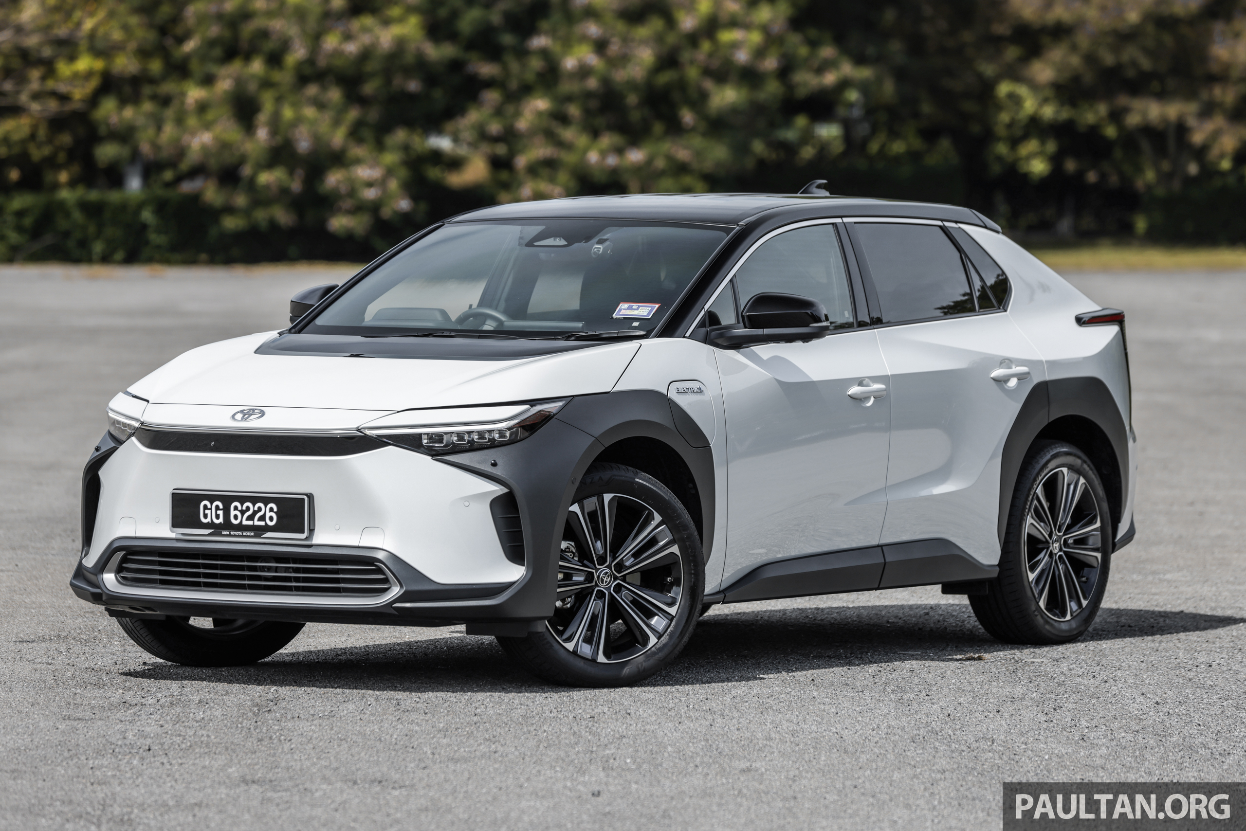 图集：2023 Toyota bZ4X 电动跨界SUV实拍！明年发布？
