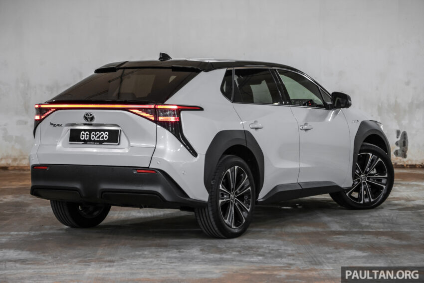 图集：2023 Toyota bZ4X 电动跨界SUV实拍！明年发布？ 231640