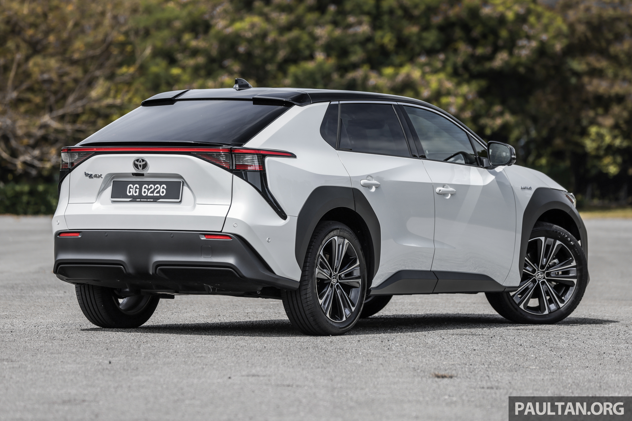 图集：2023 Toyota bZ4X 电动跨界SUV实拍！明年发布？