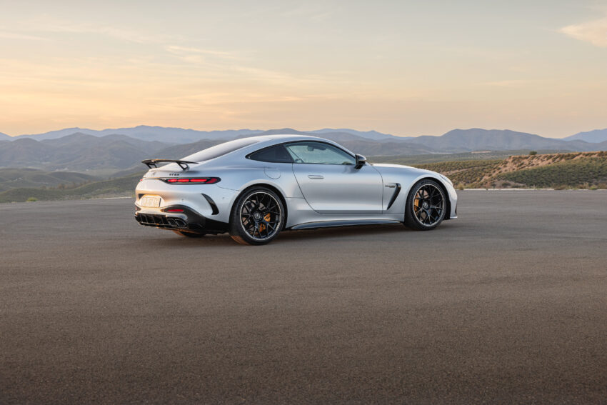 全新二代 Mercedes-AMG GT 登场！提供2+2座椅布局版本，搭4.0L V8双涡轮增压引擎，最大输出585 PS/800 Nm 230421