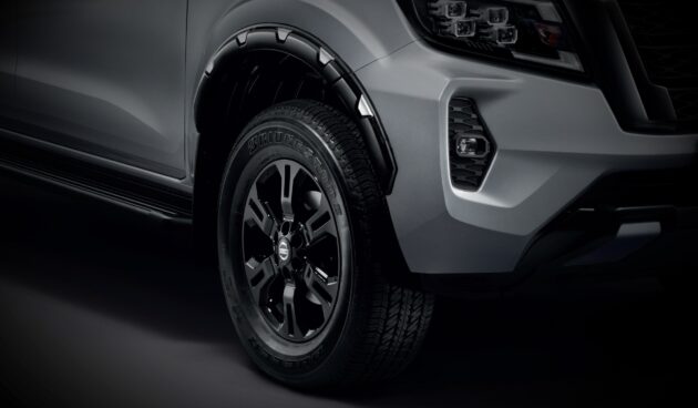 Nissan Navara Black Edition 发表, 外观黑化运动感更强烈, 本月订购 Navara V 或 Navara VL 可免费获得此套件