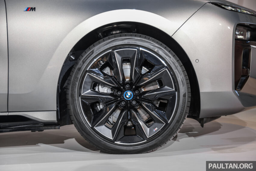 BMW i7 xDrive60 M Sport 亮相House of Forwardism活动, 625公里续航, 4.7秒破百, 34分钟充电80%, 从70.7万起 233384
