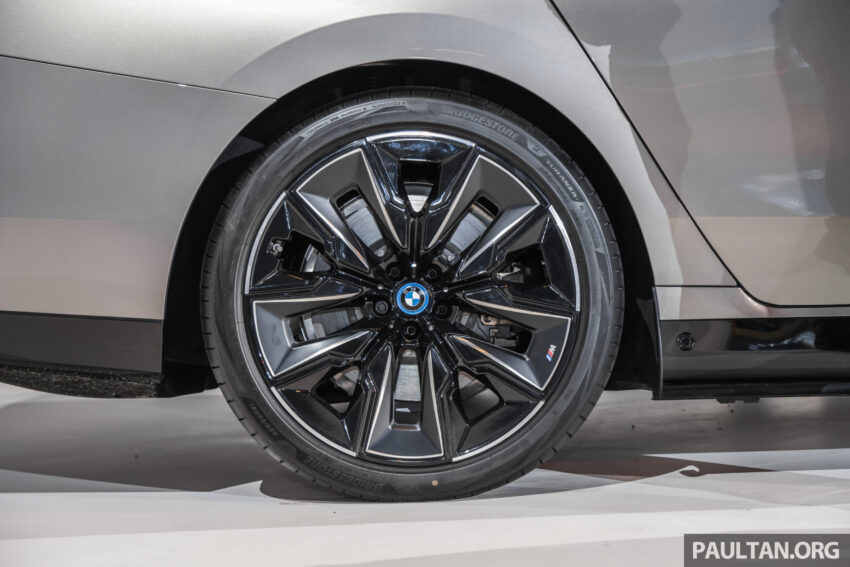 BMW i7 xDrive60 M Sport 亮相House of Forwardism活动, 625公里续航, 4.7秒破百, 34分钟充电80%, 从70.7万起 233393