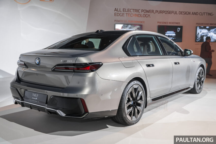 BMW i7 xDrive60 M Sport 亮相House of Forwardism活动, 625公里续航, 4.7秒破百, 34分钟充电80%, 从70.7万起 233371