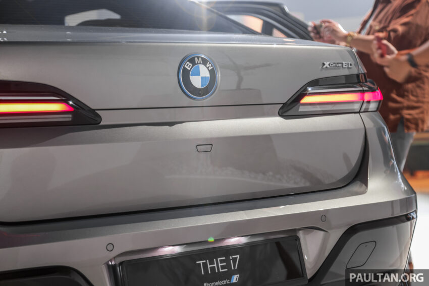 BMW i7 xDrive60 M Sport 亮相House of Forwardism活动, 625公里续航, 4.7秒破百, 34分钟充电80%, 从70.7万起 233398
