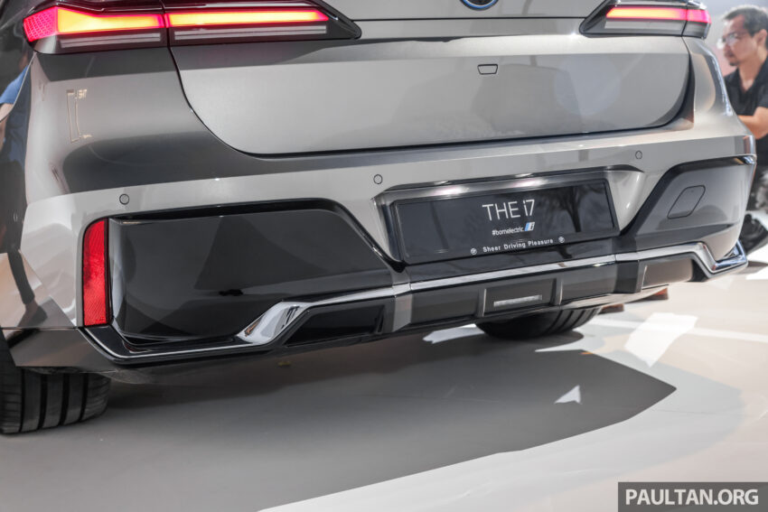 BMW i7 xDrive60 M Sport 亮相House of Forwardism活动, 625公里续航, 4.7秒破百, 34分钟充电80%, 从70.7万起 233399