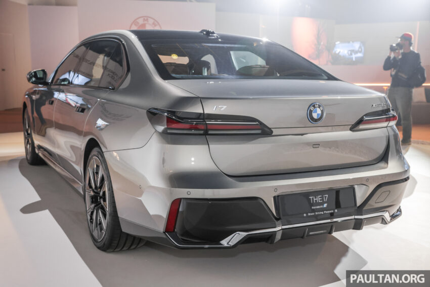 BMW i7 xDrive60 M Sport 亮相House of Forwardism活动, 625公里续航, 4.7秒破百, 34分钟充电80%, 从70.7万起 233372