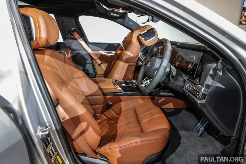 BMW i7 xDrive60 M Sport 亮相House of Forwardism活动, 625公里续航, 4.7秒破百, 34分钟充电80%, 从70.7万起 233452
