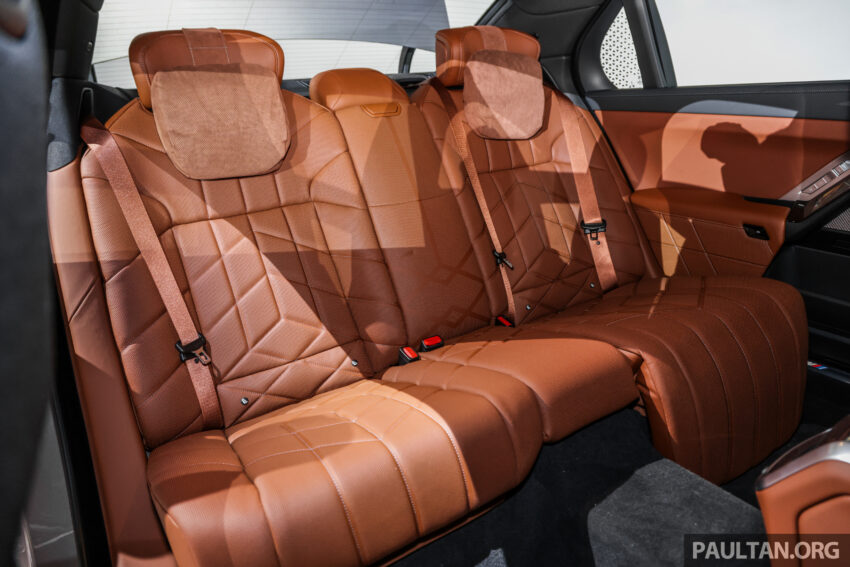 BMW i7 xDrive60 M Sport 亮相House of Forwardism活动, 625公里续航, 4.7秒破百, 34分钟充电80%, 从70.7万起 233474