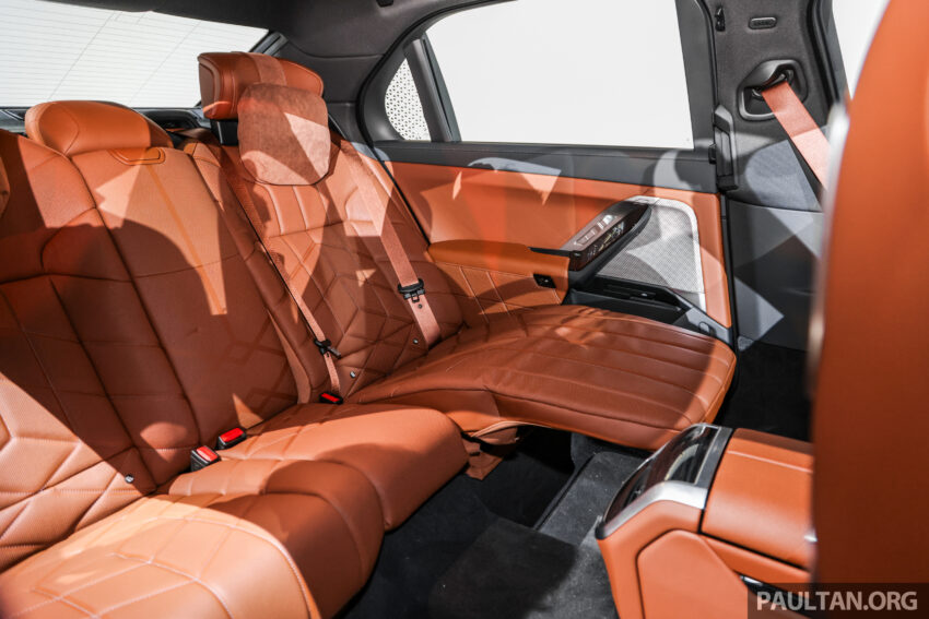 BMW i7 xDrive60 M Sport 亮相House of Forwardism活动, 625公里续航, 4.7秒破百, 34分钟充电80%, 从70.7万起 233475