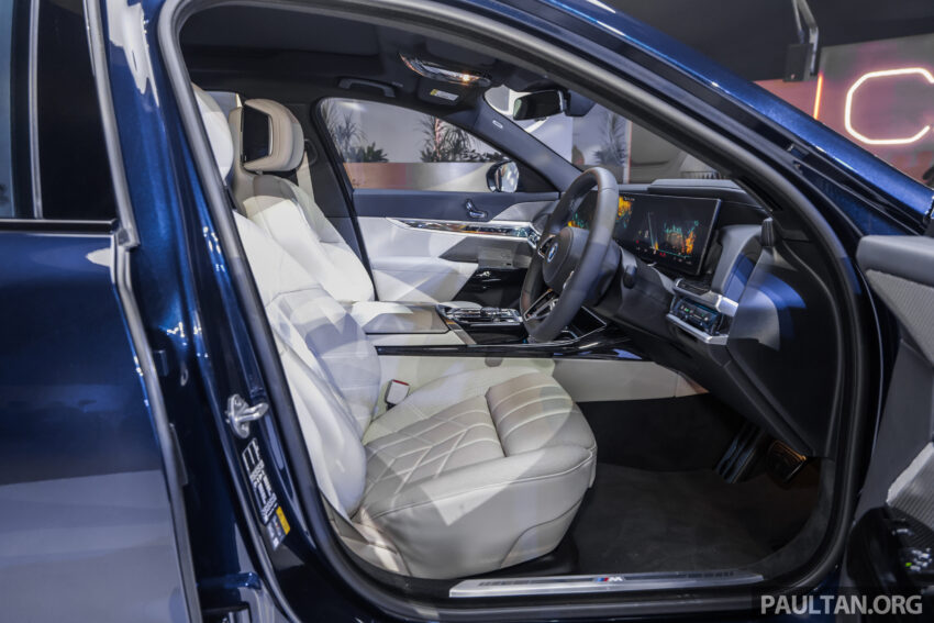 BMW i7 xDrive60 M Sport 亮相House of Forwardism活动, 625公里续航, 4.7秒破百, 34分钟充电80%, 从70.7万起 233486