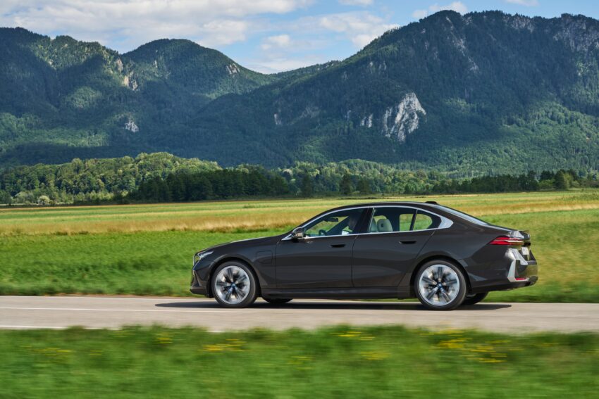 2024 BMW 530e 与 550e xDrive 大改款发布, 油电版PHEV, 电池容量更大, 纯电续航里程更长, 科技更精进 234223