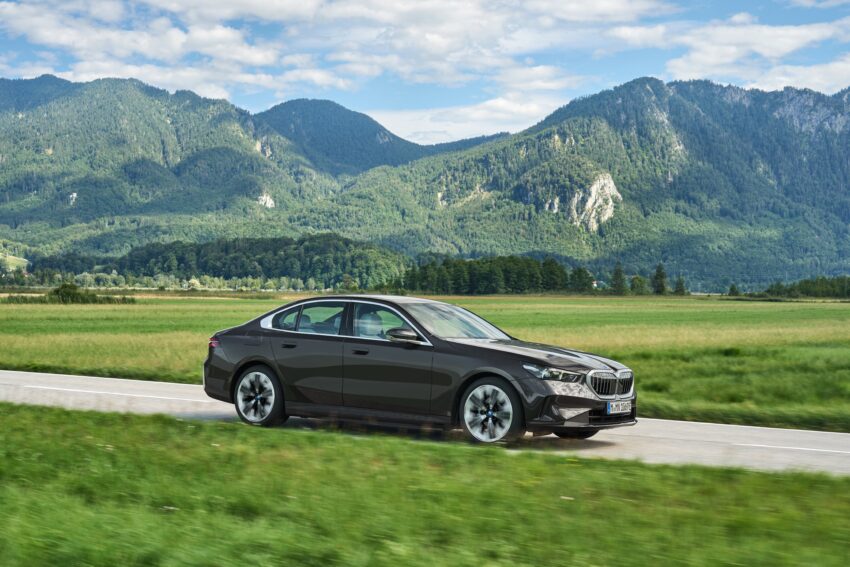 2024 BMW 530e 与 550e xDrive 大改款发布, 油电版PHEV, 电池容量更大, 纯电续航里程更长, 科技更精进 234225