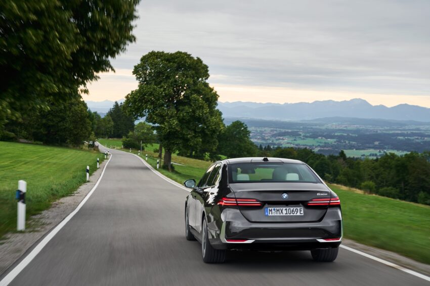 2024 BMW 530e 与 550e xDrive 大改款发布, 油电版PHEV, 电池容量更大, 纯电续航里程更长, 科技更精进 234230