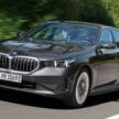 2024 BMW 530e 与 550e xDrive 大改款发布, 油电版PHEV, 电池容量更大, 纯电续航里程更长, 科技更精进