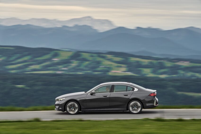 2024 BMW 530e 与 550e xDrive 大改款发布, 油电版PHEV, 电池容量更大, 纯电续航里程更长, 科技更精进 234236