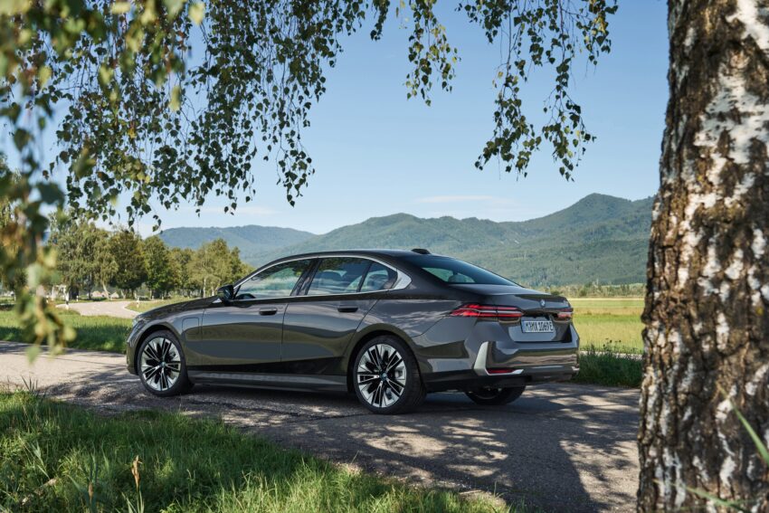 2024 BMW 530e 与 550e xDrive 大改款发布, 油电版PHEV, 电池容量更大, 纯电续航里程更长, 科技更精进 234239
