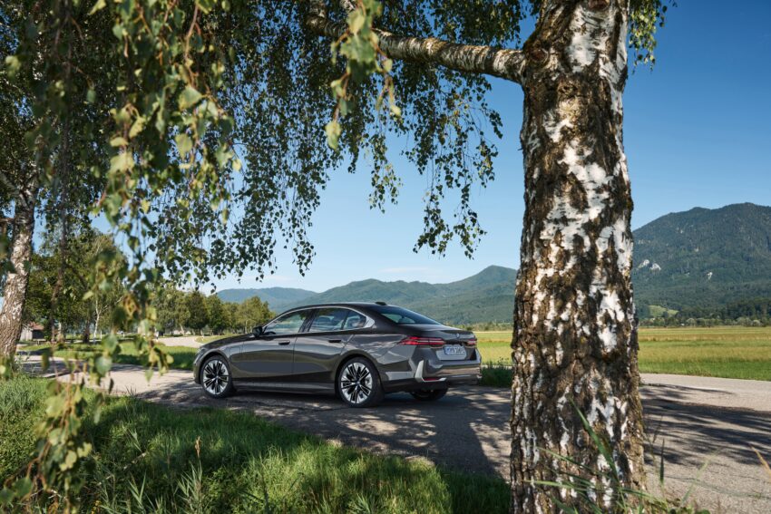 2024 BMW 530e 与 550e xDrive 大改款发布, 油电版PHEV, 电池容量更大, 纯电续航里程更长, 科技更精进 234240