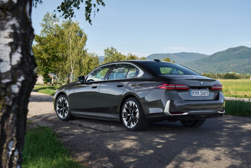 2024 BMW 530e 与 550e xDrive 大改款发布, 油电版PHEV, 电池容量更大, 纯电续航里程更长, 科技更精进 234241