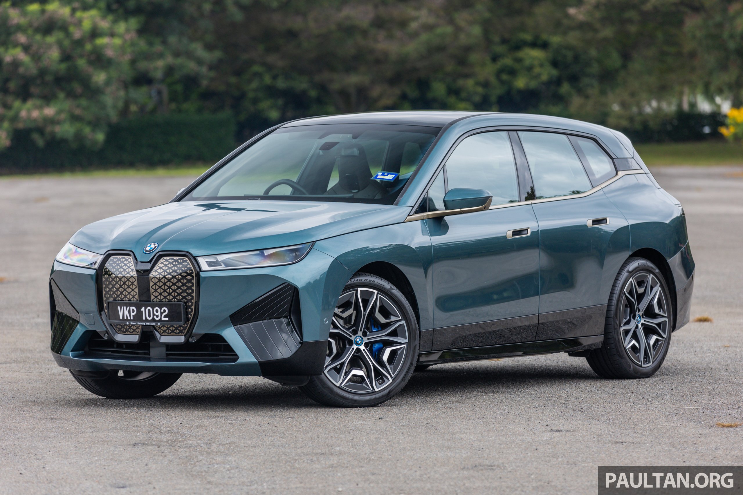 试驾：BMW iX xDrive50 Sport！简约但不简单的纯电旗舰
