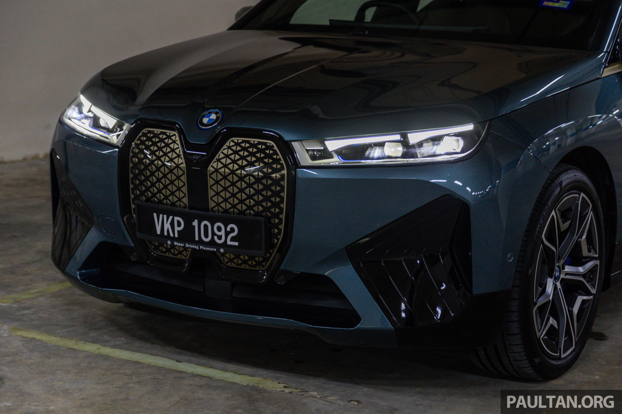 试驾：BMW iX xDrive50 Sport！简约但不简单的纯电旗舰