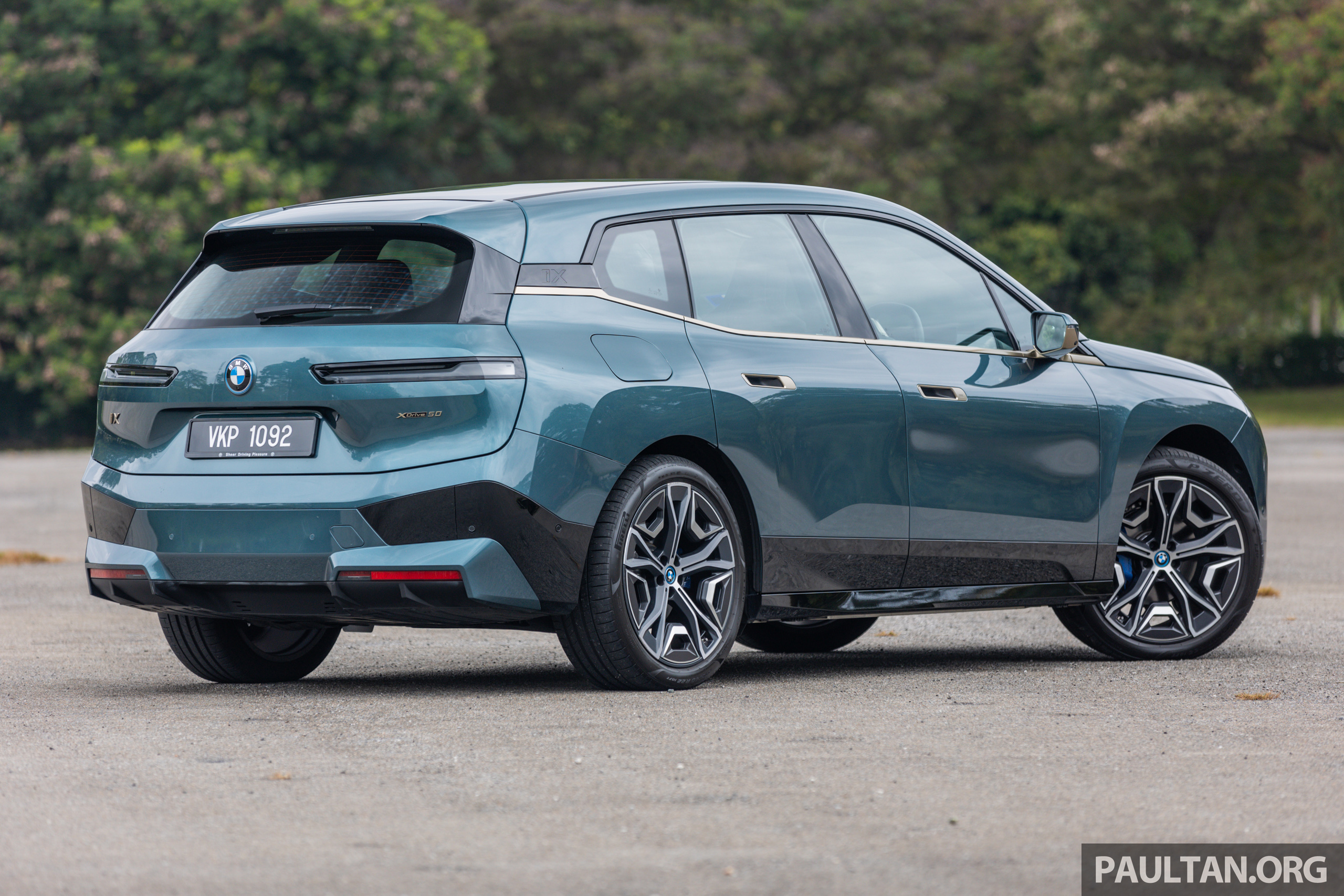 试驾：BMW iX xDrive50 Sport！简约但不简单的纯电旗舰