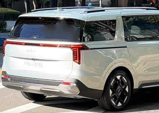 韩媒曝光 2024 Kia Carnival 小改款无伪装照, 接近发布