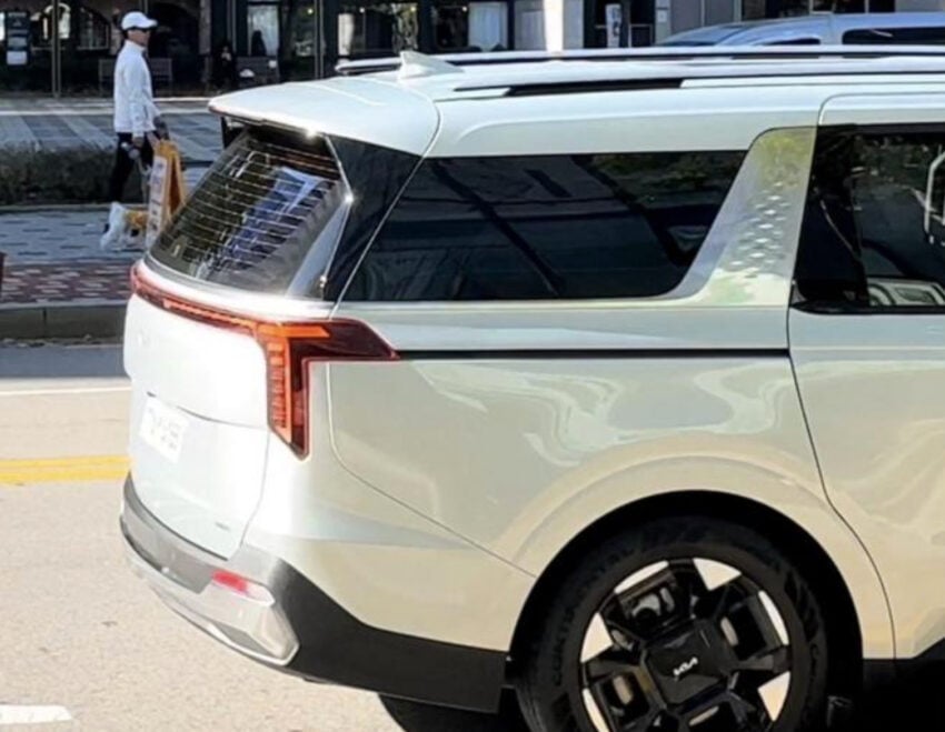 韩媒曝光 2024 Kia Carnival 小改款无伪装照, 接近发布 236872