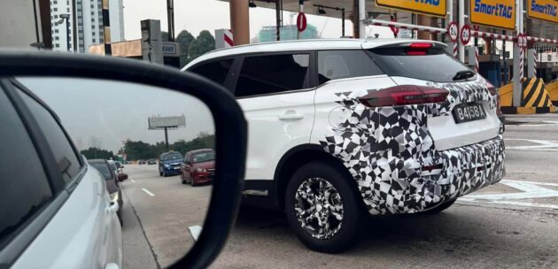 2024 Proton X70 小改款本地测试被拍, 基于2022吉利博越小改款进行改造, 车头造型变化幅度较大, 荧幕或有升级