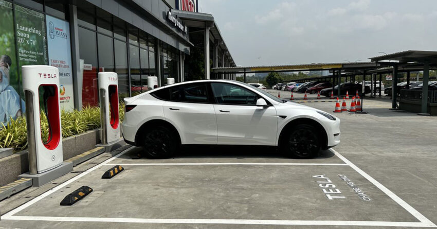 柔州首个 Tesla 超级充电站于 Iskandar Puteri 落成！四个充电桩，电能输出功率高达250 kW，每度电收费RM0.63 234558