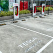 柔州首个 Tesla 超级充电站于 Iskandar Puteri 落成！四个充电桩，电能输出功率高达250 kW，每度电收费RM0.63